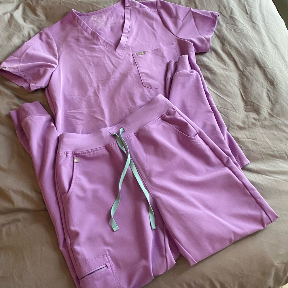 Like New Figs Jogger Scrub Set
